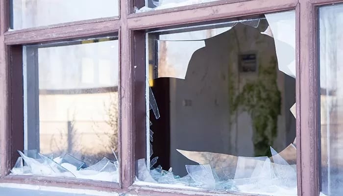 how to replace a broken window